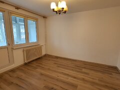 Titan, Metrou 1 Decembrie